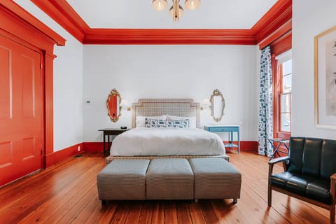 The Ares Suite- sleeps 4 with king sized bed and 2 twin beds