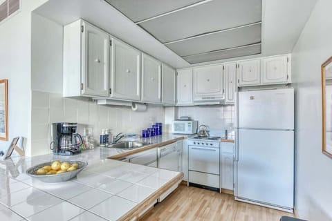 Whip up delicious meals in our bright, fully equipped kitchen! Everything you need for easy cooking and happy vacation eats.