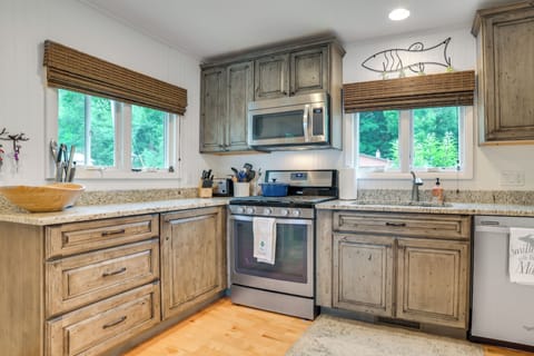 Kitchen | Air Fryer | Coffee Bar | Main Level