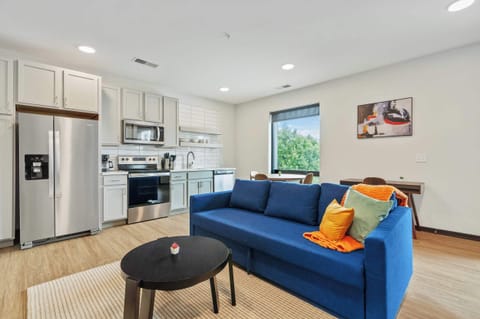 CozySuites Mass 1BR King - Lounge and Roof Deck