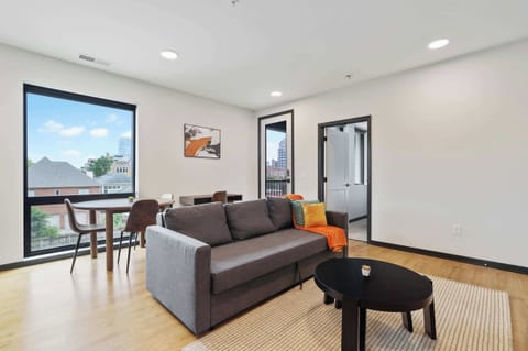CozySuites Mass 1BR King - Lounge and Roof Deck