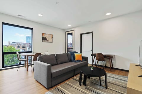 CozySuites Mass 1BR King - Lounge and Roof Deck