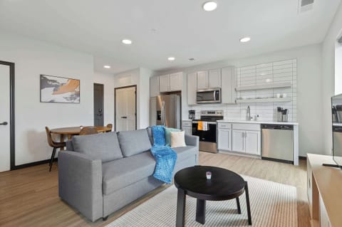 CozySuites Mass 1BR King - Lounge and Roof Deck