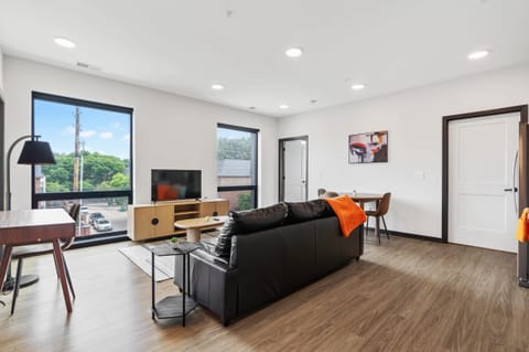 CozySuites Mass with lounge and roof deck #10