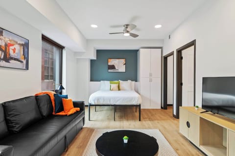 CozySuites Mass Studio - Lounge and Roof Deck