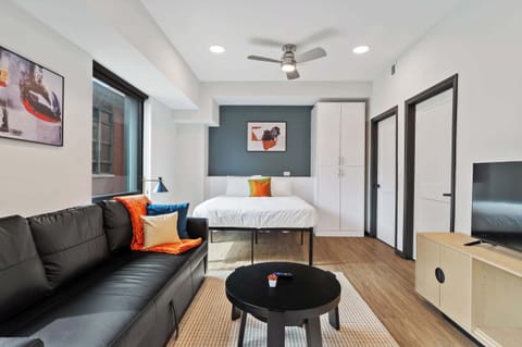 CozySuites Mass Studio - Lounge and Roof Deck
