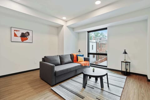 CozySuites Mass Studio - Lounge and Roof Deck