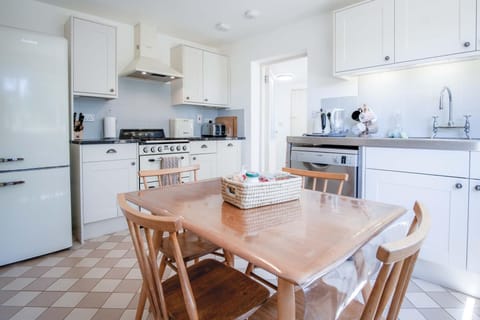 Palace Park - 2 Bedroom Bungalow - Manorbier (20319)