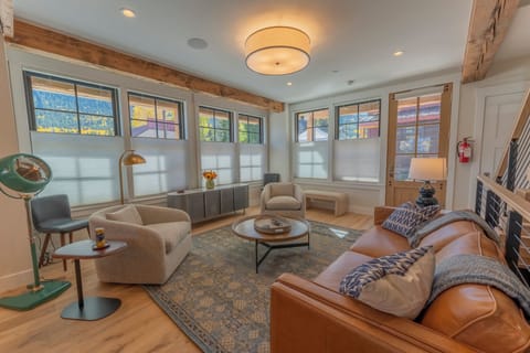 Living Room/ Entry
