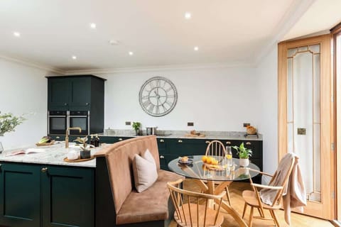 Kitchen and Breakfast Area