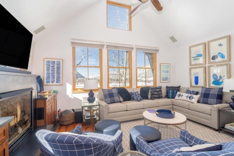 Owl Meadows 7 - Owl Perch by Curate Telluride