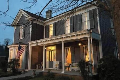 Front of Wynne House Inn