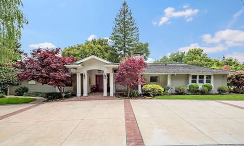 Grand Carriageway entrance