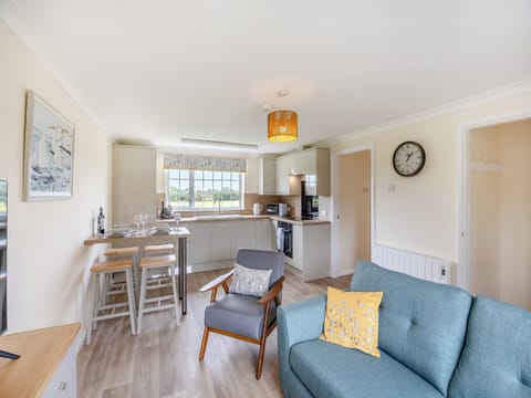 Open plan living space | Cherry - The Hollies Country Cottages, Burgh Le Marsh