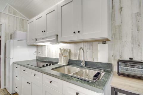 Kitchenette | Cooking Basics | 4-Burner Stovetop