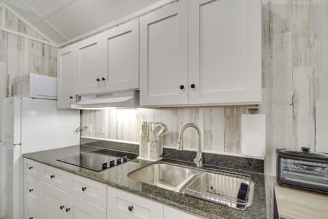 Kitchenette | Cooking Basics | 4-Burner Stovetop