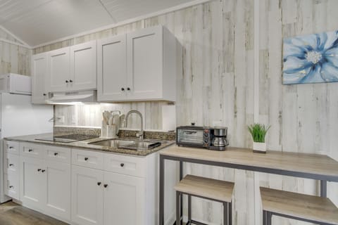 Dining Area | Dishware & Flatware Provided