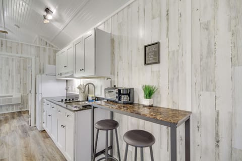 Dining Area | Dishware & Flatware Provided