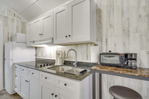 Kitchenette | Cooking Basics | 4-Burner Stovetop