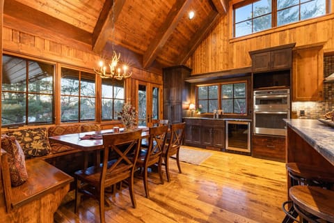 Lodge House:  Breakfast nook and banquette