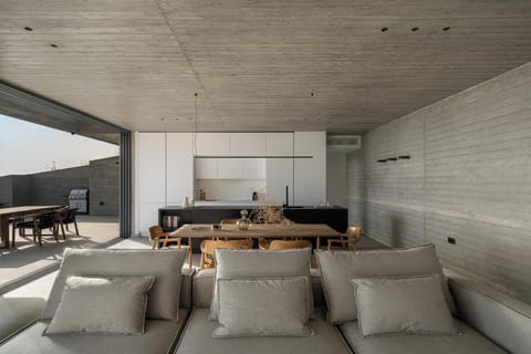 Daily cleaning from 10:00 to 14:00 except Sundays