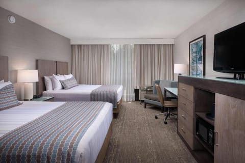 Unit with 2 Queen size beds. Exact unit will be assigned upon arrival. Views, colors and decor may vary.