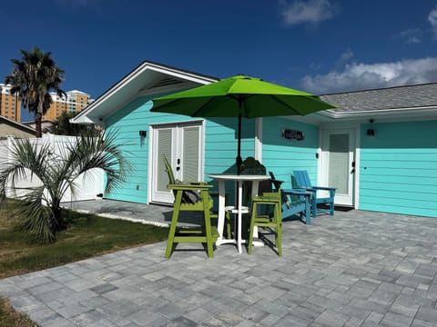 One level  home.  Park at the front door and enjoy your vacation! 
