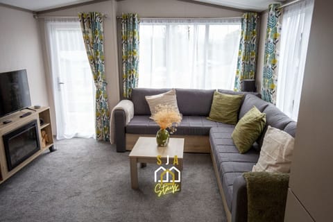 Living Room / Lounge