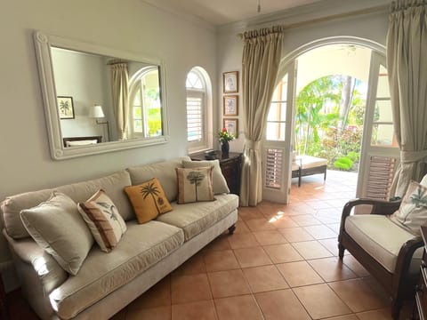 Gracious Living Area Palm Breeze