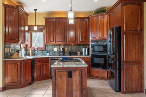 Full Kitchen, Kitchen Island, Upgraded Appliances