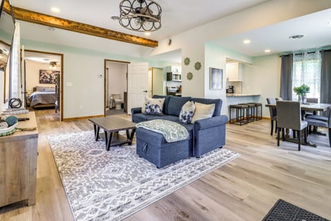 Living Room | Full Sleeper Sofa | Smart TV | Fireplace | Central Heating & A/C