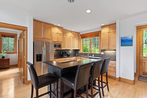 A gourmet Kitchen with plenty of counter space and breakfast bar seating for 4.