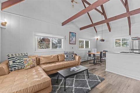 New Stowe remodel, perfect location,many amenities (7251)
