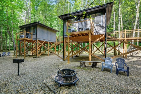 Cosby Vacation Rental | Studio | 1BA | Stairs Required to Enter | 300 Sq Ft