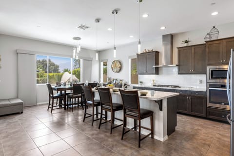 Amazing chef's kitchen with Island