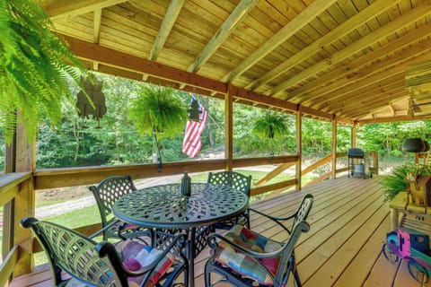 Cosby Vacation Rental | 2BR | 1BA | 960 Sq Ft | Stairs Required