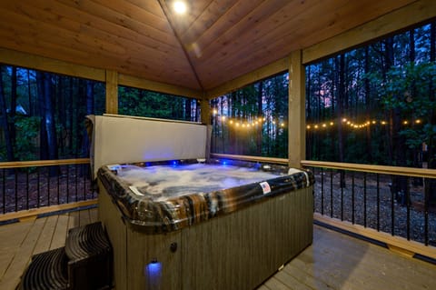 Find your bliss in the 8-person, 9-ft, extra-large hot tub.