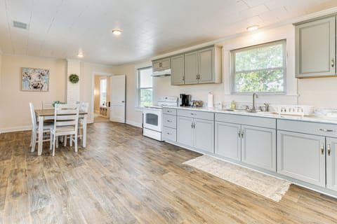 Dining Area | Kitchen