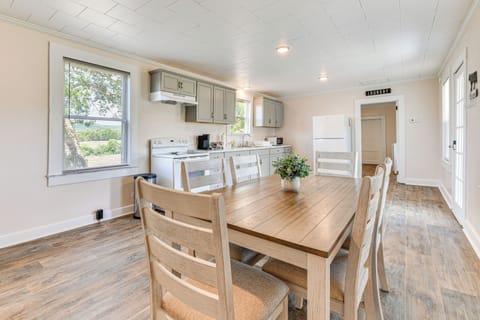Dining Area | Dishware/Flatware | 1st Floor