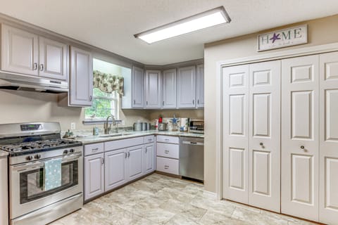 Kitchen | Single-Story Home