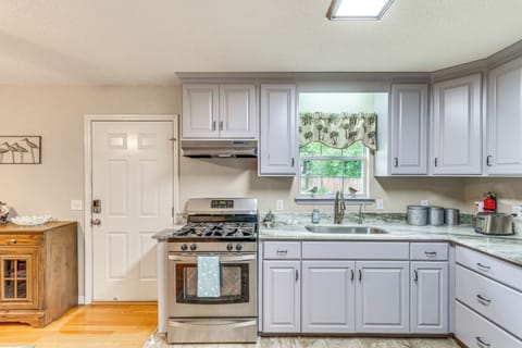 Kitchen | Cooking Basics | Toaster | Keurig Coffee Maker | Washer & Dryer