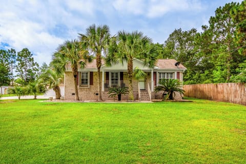 Navarre Vacation Rental | 3BR | 2BA | 1,190 Sq Ft | Stairs Required