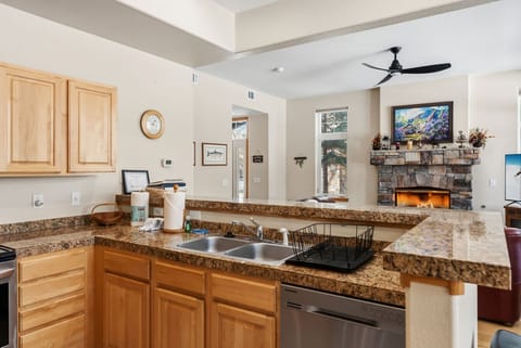 Fully equipped kitchen, main floor