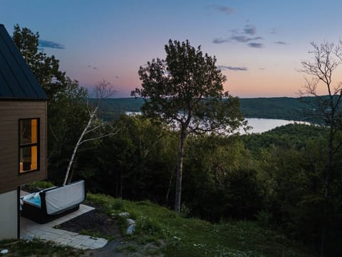 Une vue qui invite à ralentir, respirer et profiter pleinement du moment présent / A view that invites you to slow down, breathe, and enjoy the present moment.