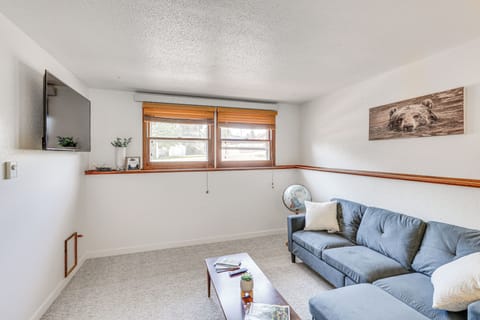 Rapid City Vacation Rental | 2BR | 1BA | 874 Sq Ft | Stairs Required