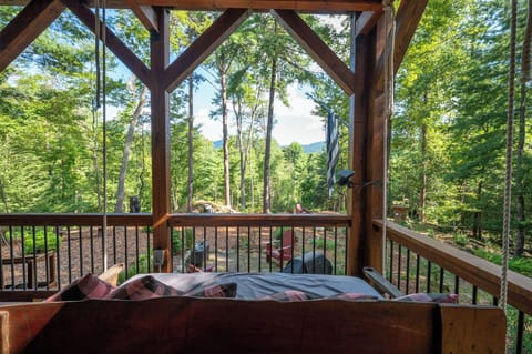 Three Loves Cabin - Front Porch Swinging