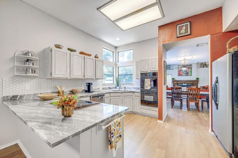 Kitchen | Dishwasher | Microwave | 1st Floor