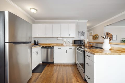 Full size kitchen and stainless steel appliances