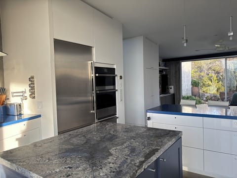 Fully-equipped large kitchen