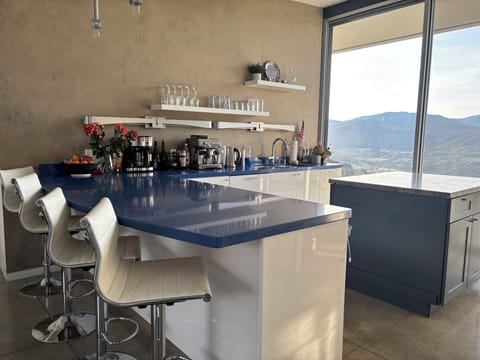 Kitchen counter with seating for 4